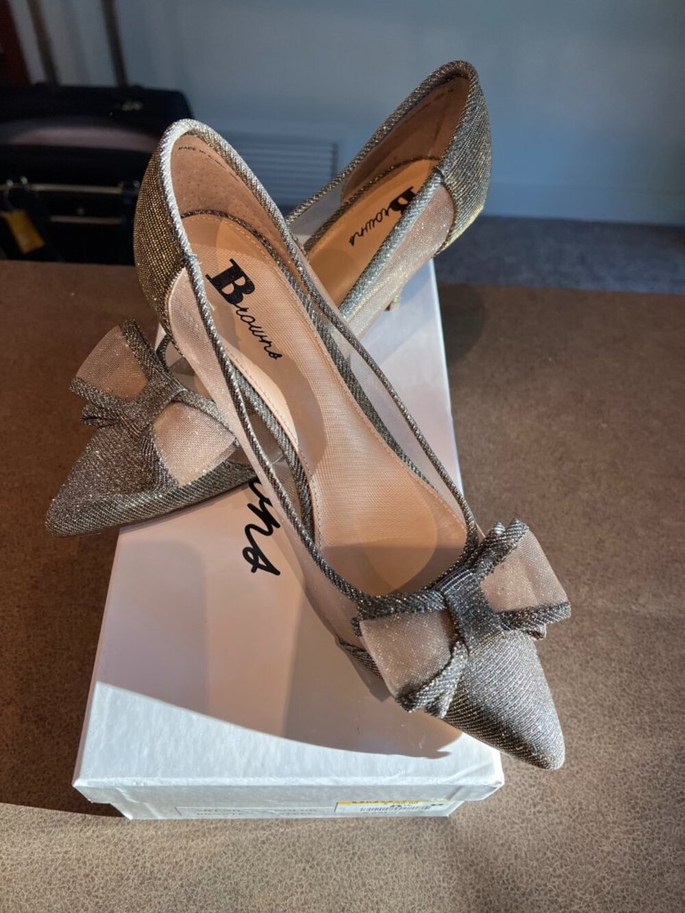 Brown's Bourne Bronte Metallic Bow Pumps – Size 8.5